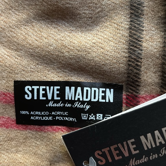 NEW Steve Madden plaid scarf with fringe - Picture 4 of 4